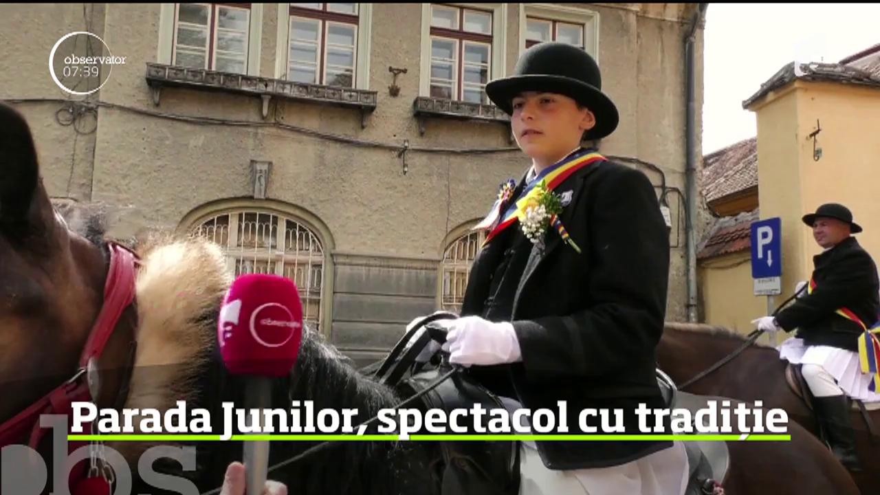 Braşovul a fost sub ocupaţia junilor. Parada un vechi obicei al Junilor din oraşul de sub T&acirc;mpa a str&acirc;ns zeci de mii de oameni