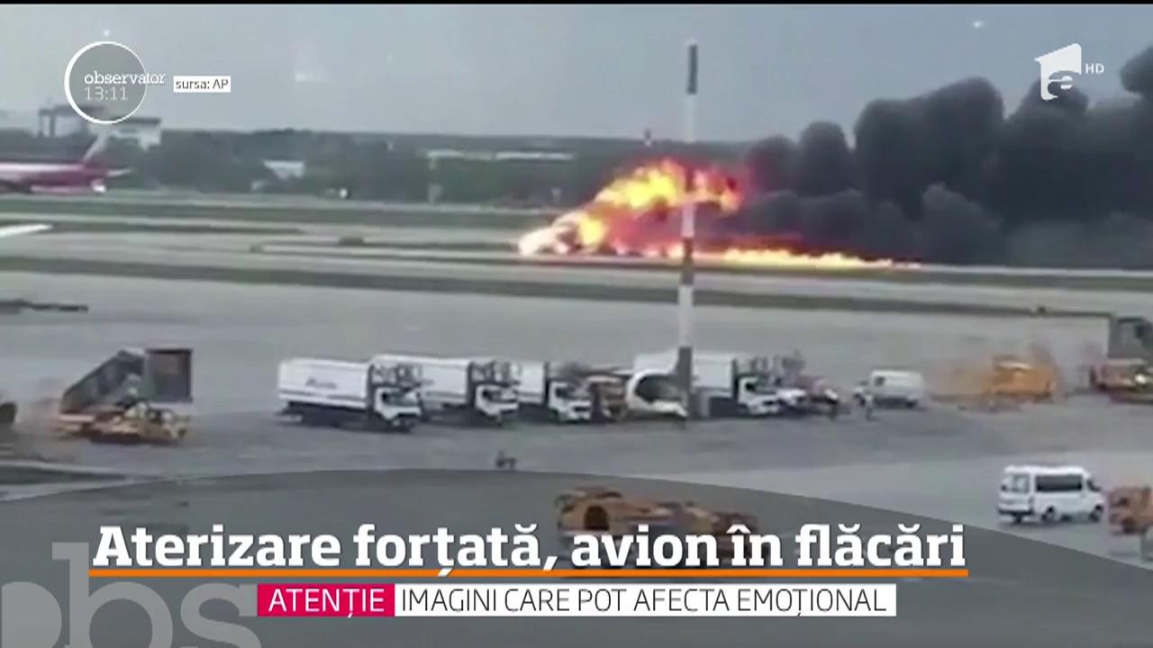 45 de oameni şi-au pierdut viaţa pe un aeroport din Moscova, după ce avionul &icirc;n care se aflau a aterizat de urgenţă şi a fost cuprins de flăcări!