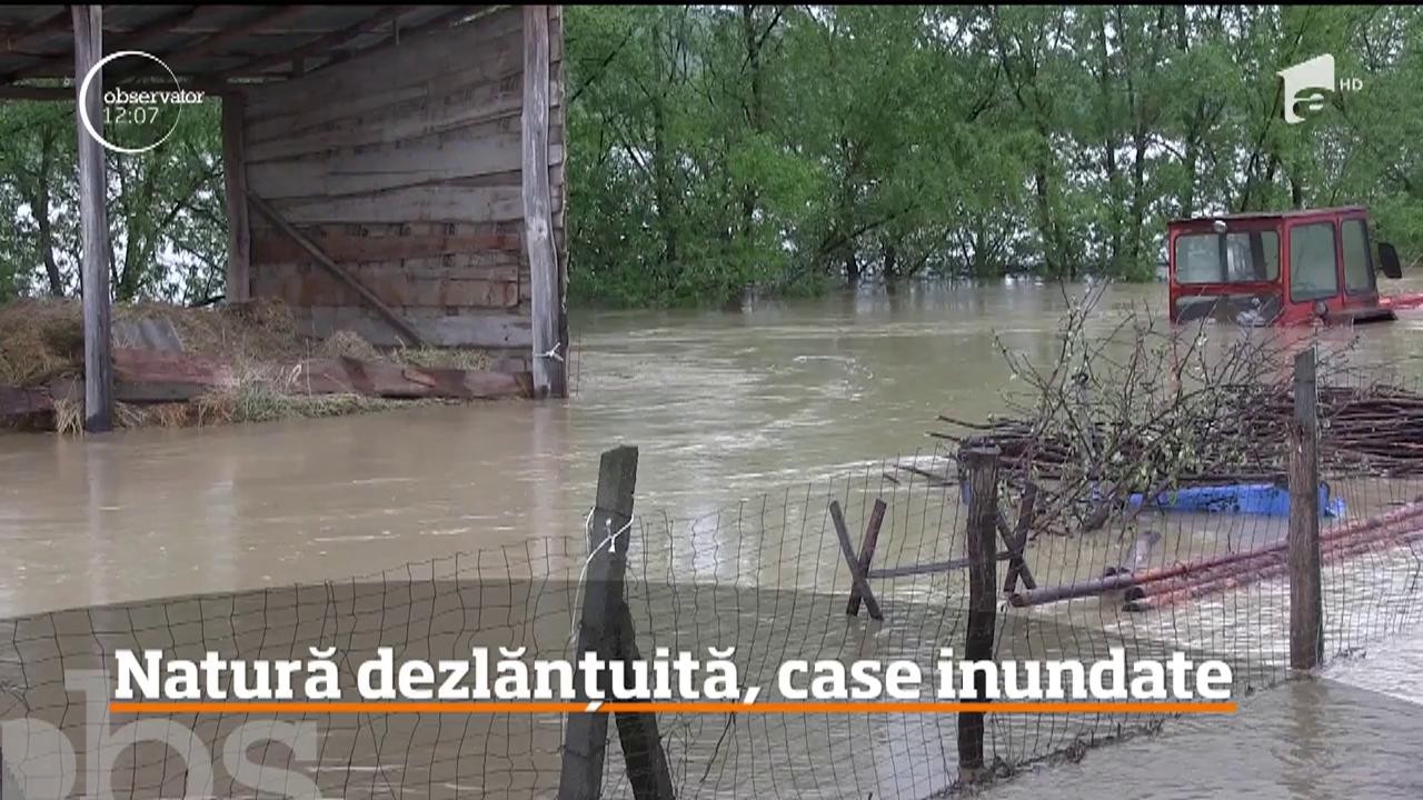 &Icirc;n cea mai afectată zonă a Moldovei a intrat &icirc;n vigoare un cod portocaliu de furtuni