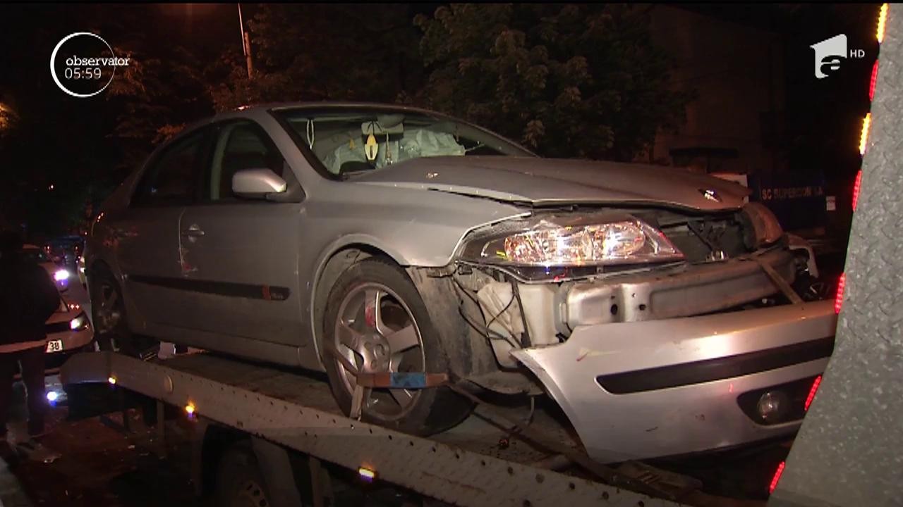 Noapte cu accidente &icirc;n lanţ &icirc;n București. Mai multe mașini s-au ciocnit pentru că nu au acordat prioritate