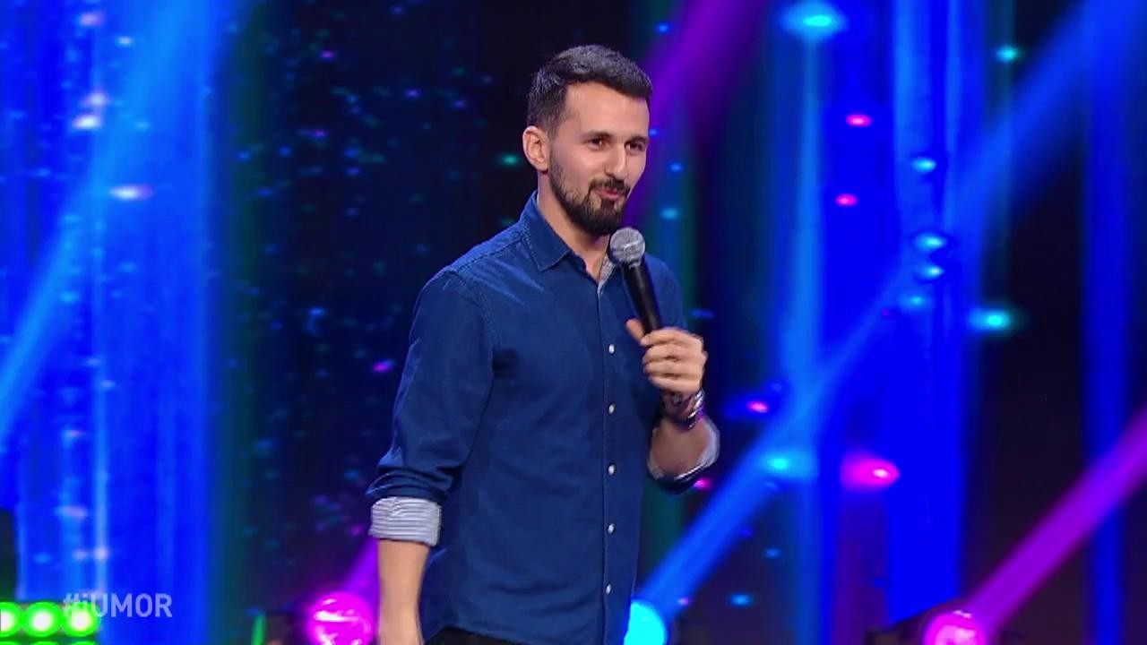 Alex Mocanu are glumele la el. A făcut un stand up comedy de excepție pe scena iUmor