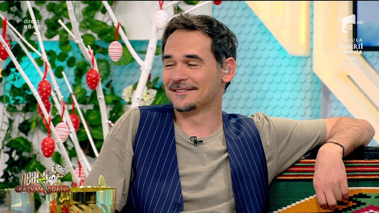 Surpriză pentru matinali! Le-a fost adusă o roabă cu șampanie și cupe de aur c&acirc;știgate de Dani