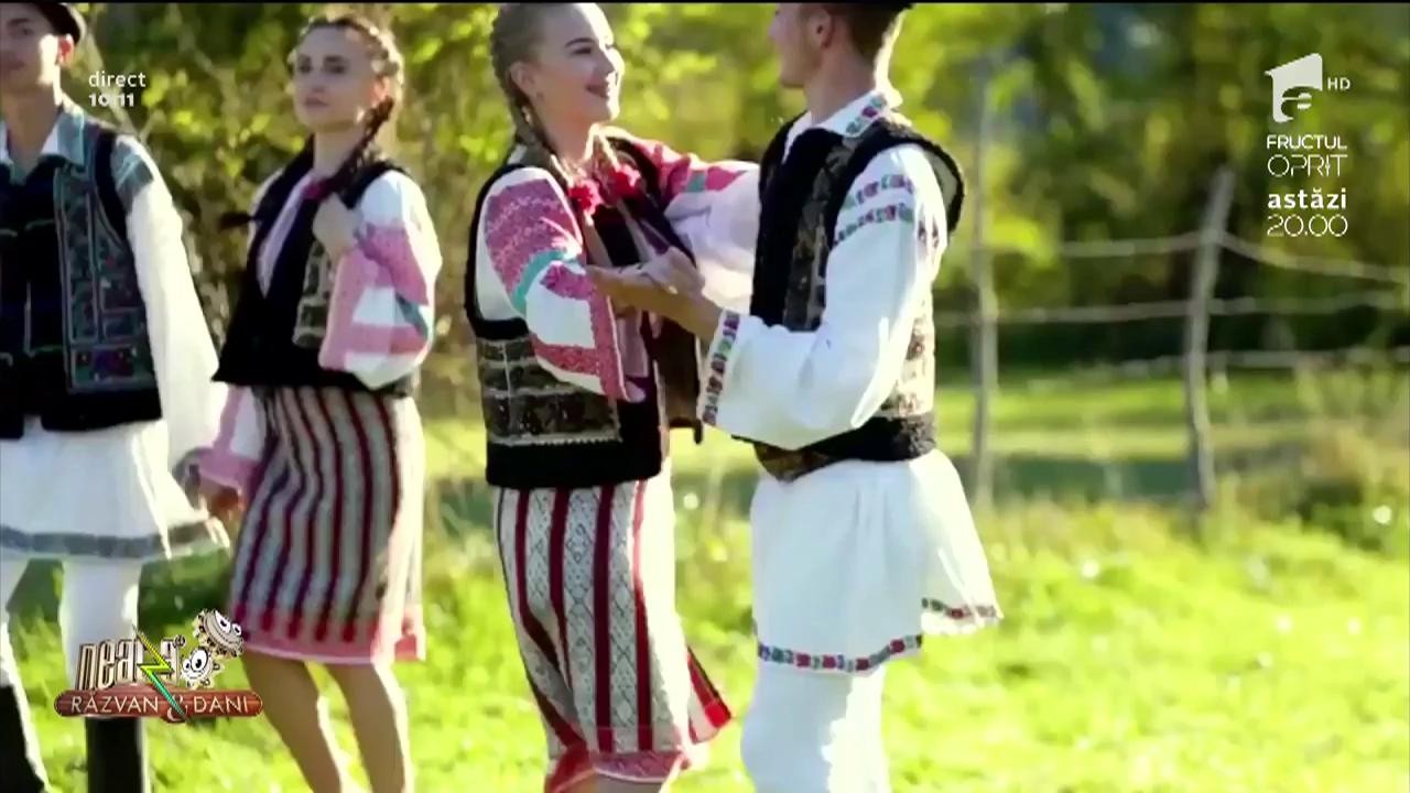 Mihaela Apostol c&acirc;ntă, la Neatza, melodia S&acirc;rba din Mălini