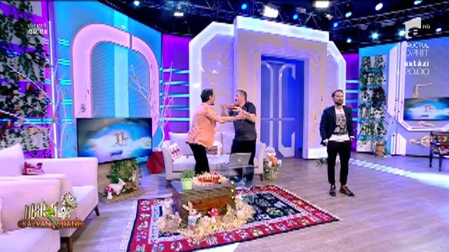 Bucurie nejustificată la Neatza! Matinalii &icirc;și fac cadouri și dansează &icirc;mpreună