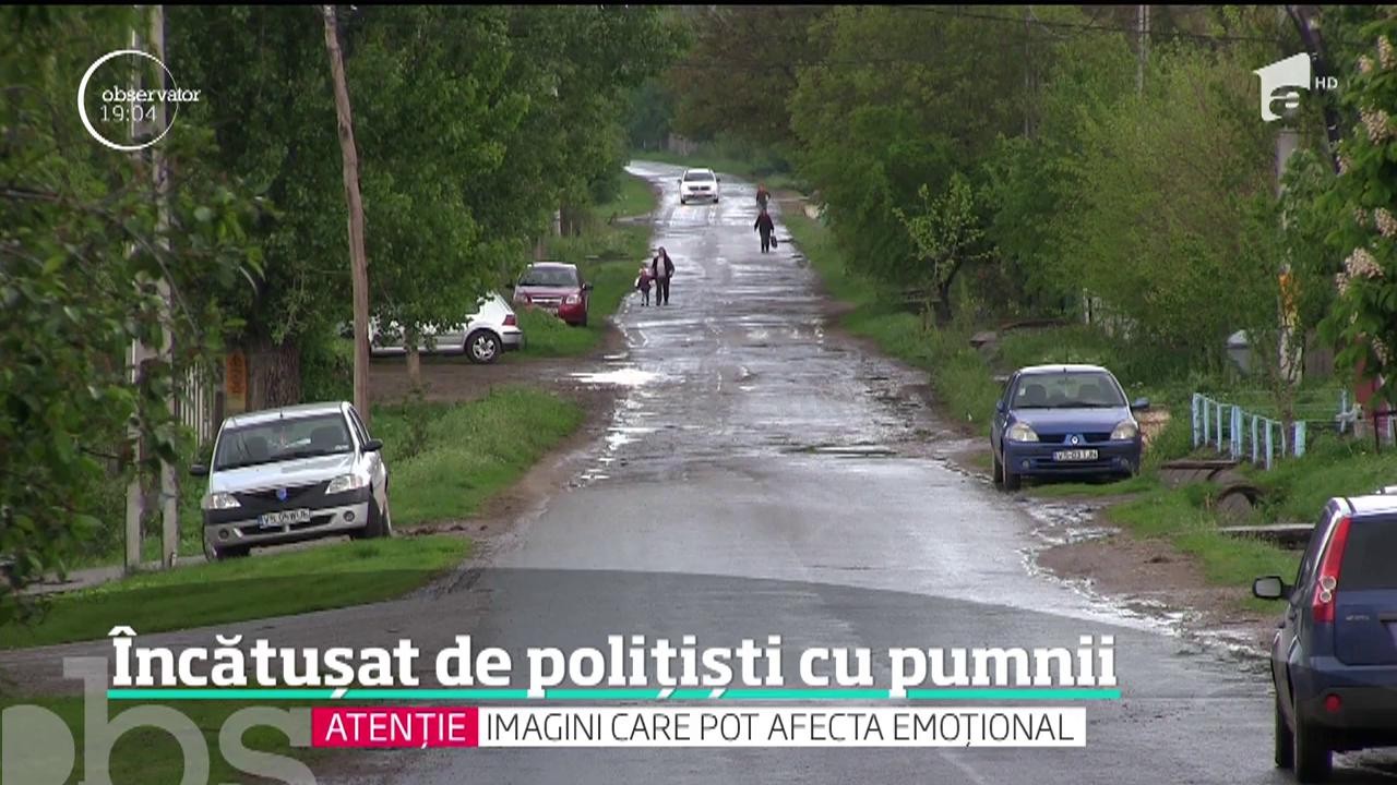 Pumnul a făcut legea la Vaslui! Doi poliţişti au fost filmaţi &icirc;n timp ce bat crunt un bărbat