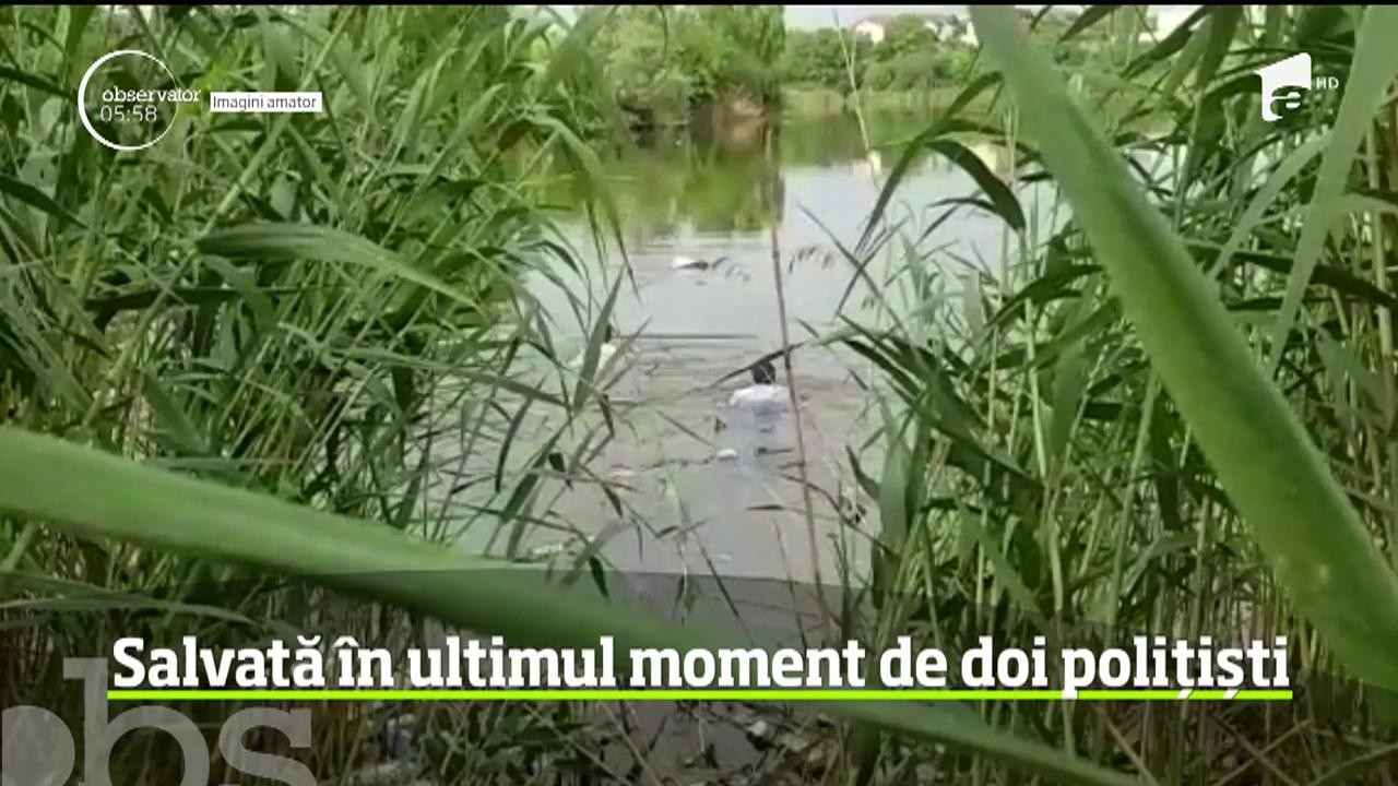 O femeie, căzută &icirc;n lacul Fundeni, a fost salvată &icirc;n ultimul moment de doi polițiști