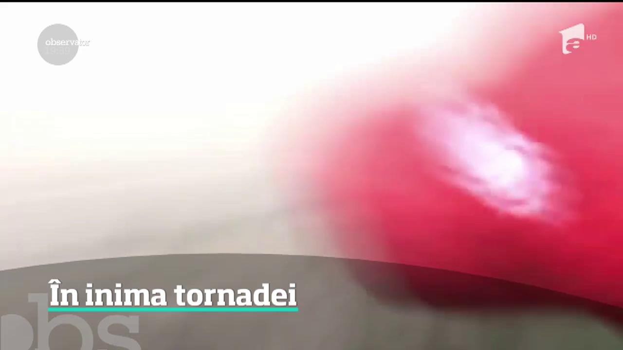 Un vănător de tornade a scăpat ca prin minune după ce a fost prins &icirc;n mijlocul v&acirc;rtejului