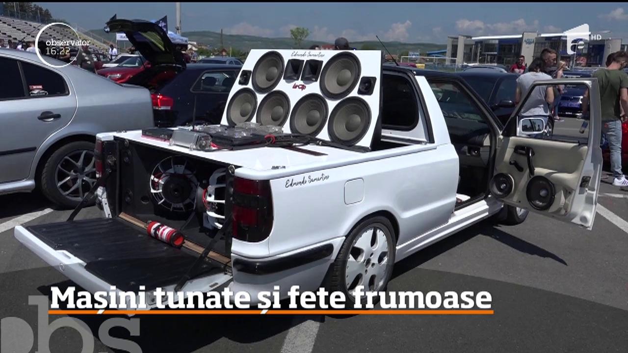 Peste 100 de amatori de senzaţii tari au venit cu maşinile din toate colţurile ţării ca să-şi prezinte bijuteriile pe patru roţi la o expoziţie din Deva