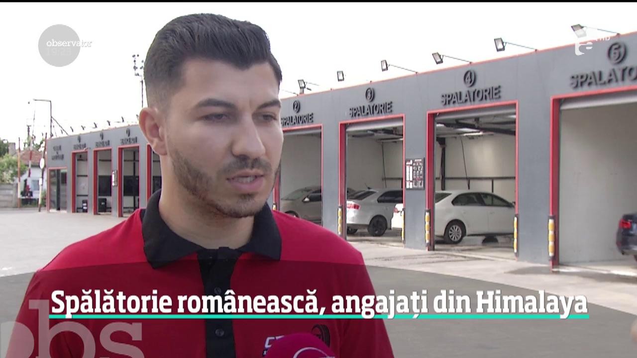 La o spălătorie auto din Capitală, clienţii sunt &icirc;nt&acirc;mpinaţi de angajaţi care provin din Nepal