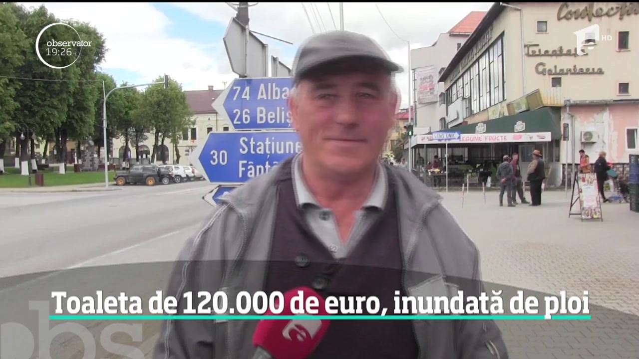 O toaletă publică construită cu 120.000 de euro s-a indundat la prima ploaie torenţială