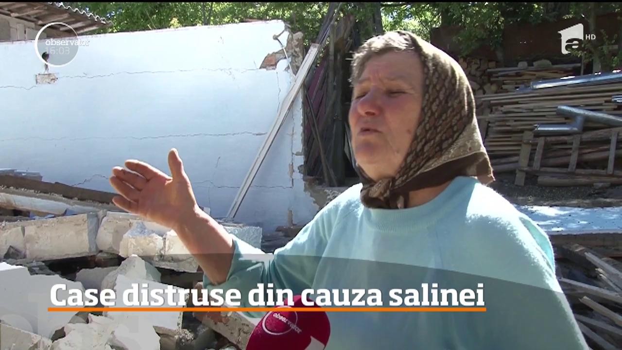 Alunecările de păm&acirc;nt distrug casele oamenilor din Slănic Prahova