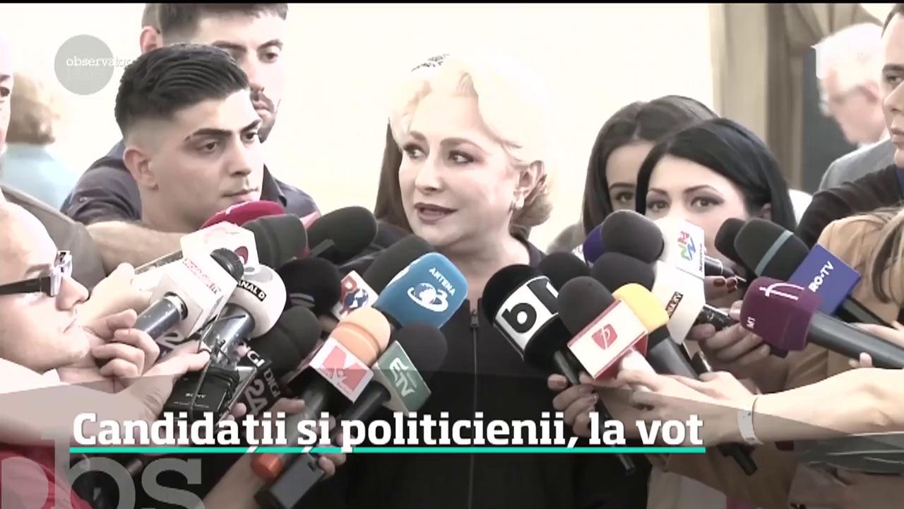 Rom&acirc;nia iese la vot. Politicienii și candidații au stat la cozi ca să voteze
