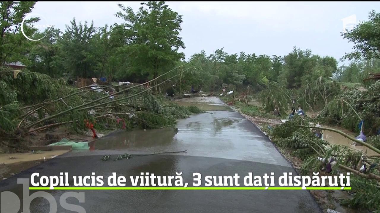 Inundaţiile au făcut prăpăd &icirc;n judeţul Prahova! Un copil a murit şi alţi trei sunt daţi dispăruţi