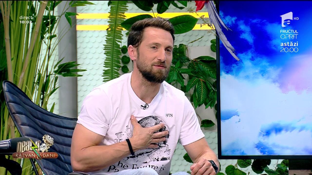 Neatza cu Răzvan și Dani. C&acirc;inele, marele impediment de la &icirc;nt&acirc;lnirile romantice ale lui Dani Oțil: Dădea ture prin casă, zici că aduna oile!