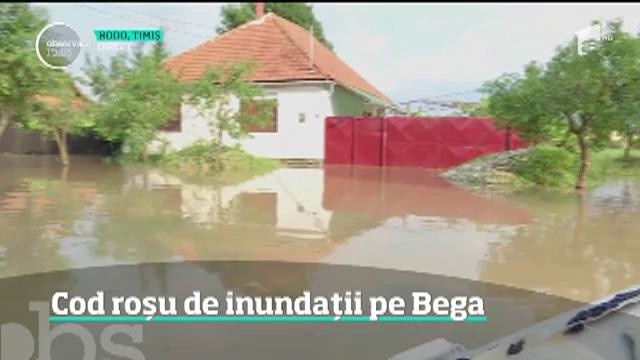 Oraşul Piteşti, sub ape! O ploaie torenţială a dat peste cap sistemul de canalizare