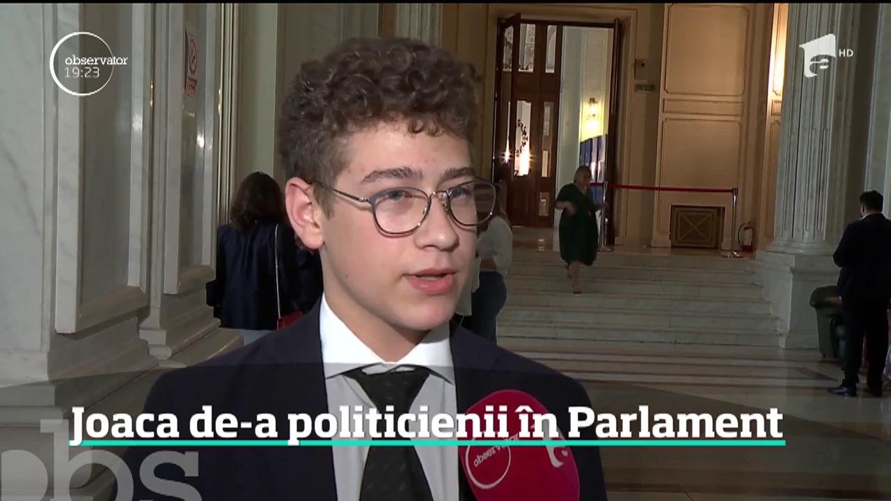 Să fii parlamentar &icirc;n Rom&acirc;nia nu e o joacă de copii! Au demonstrat-o 160 de elevi care au intrat, pentru o zi, &icirc;n pielea deputaţilor