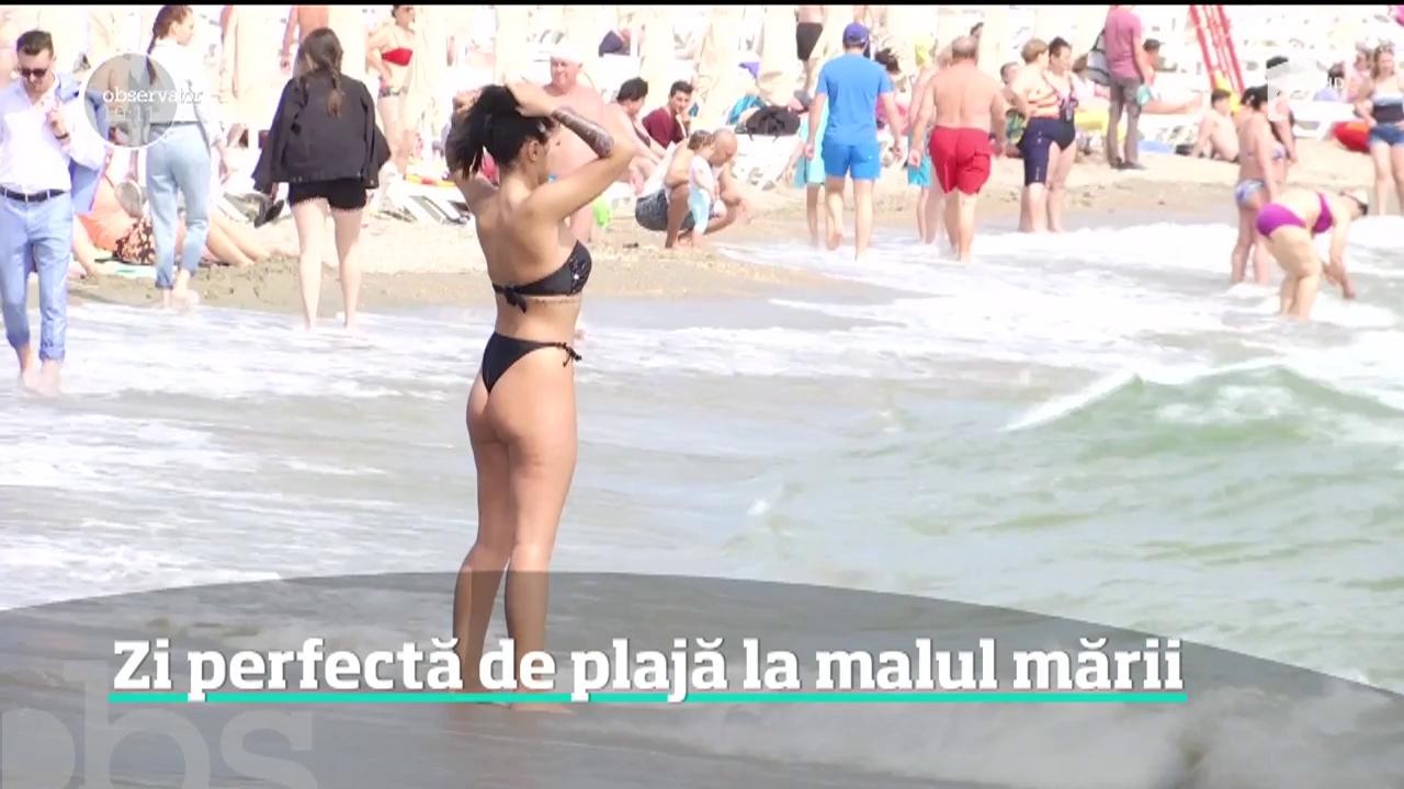 Zi perfectă de plajă la malul mării. Apa a fost neobișnuit de caldă