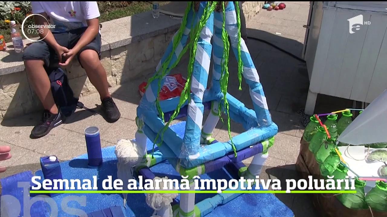 Muzeul Deșeurilor, expoziție la malul mării. Iniţiativa aparţine unui grup de voluntari ecologişti