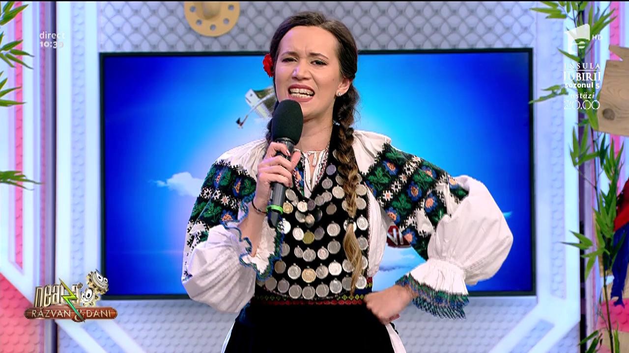 Florina Oprea c&acirc;ntă, la Neatza cu Răzvan și Dani, melodia După badea-npiedicat
