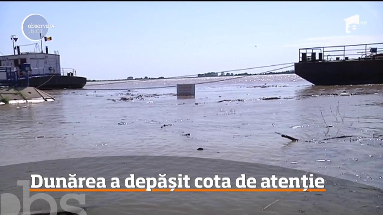 Dunărea a depăşit cota de atenţie la Galați. Autorităţile &icirc;ncearcă să limiteze distrugerile pe care le-ar putea provoca fluviul