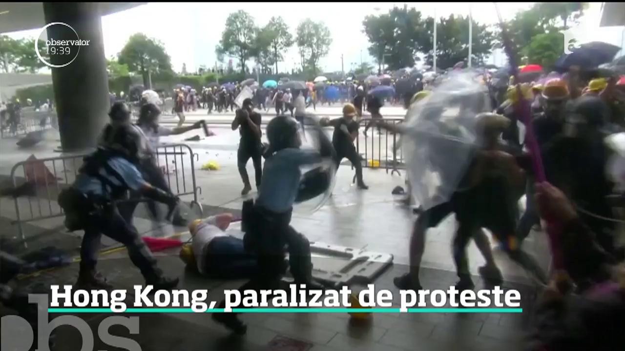 Hong Kong, paralizat de proteste. Zeci de mii de protestatari se luptă, de aproape o săptăm&acirc;nă, cu forţele de ordine