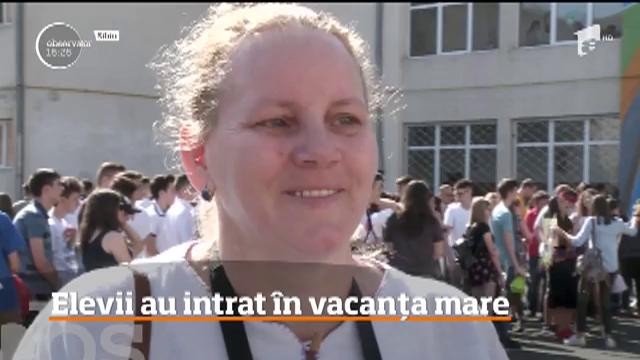 Zi specială pentru milioane de copii din toată ţara! Elevii au intrat oficial &icirc;n vacanţa mare
