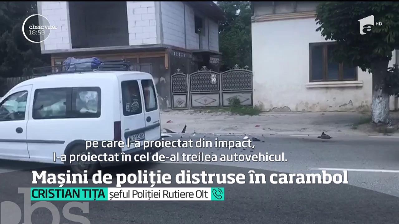 Scene incredibile pe o şosea din Rom&acirc;nia. Trei maşini de poliţie s-au făcut praf &icirc;ntr-un carambol