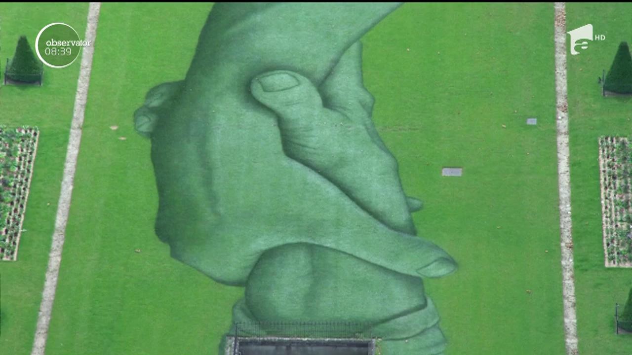 Pictură gigantică, cu o lungime de 600 de metri, l&acirc;ngă Turnului Eiffel din Paris