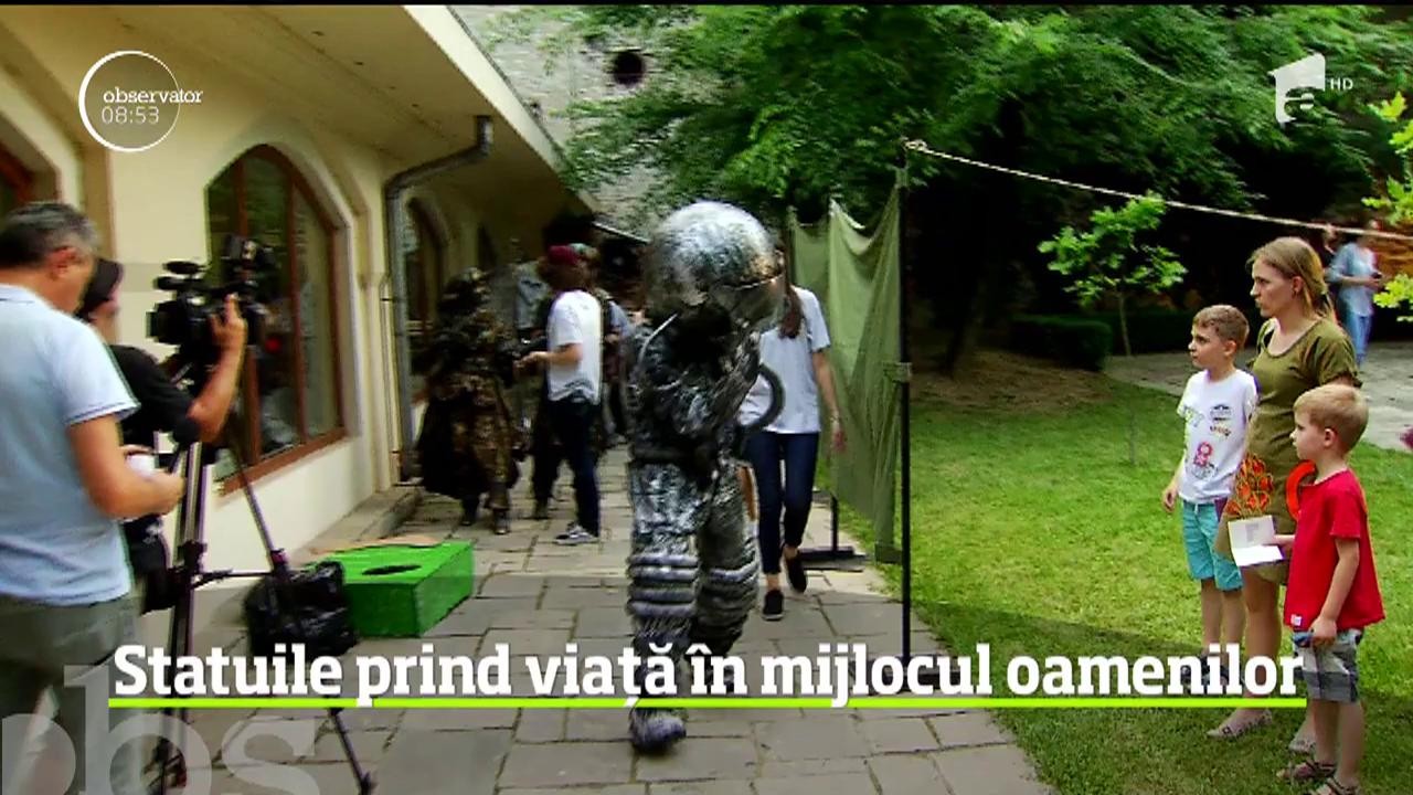 Festivalul de Statui Vivante a adus &icirc;n faţa spectatorilor zeci de personaje. Deşi par nişte statui, actorii au totuşi mişcări sacadate