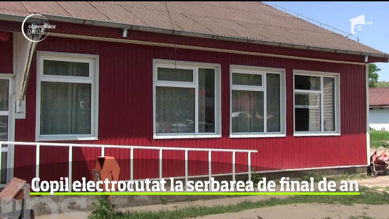 Un elev din judeţul Vaslui, la spital după ce s-a electrocutat. Copilul a atins cu limba, &icirc;ncărcătorul unui telefon aflat &icirc;n priză