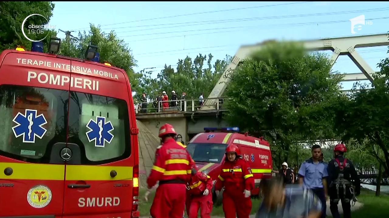 Adolescent &icirc;n stare gravă la spital după ce s-a electrocutat pe un pod feroviar ce traversează Parcul Herăstrău