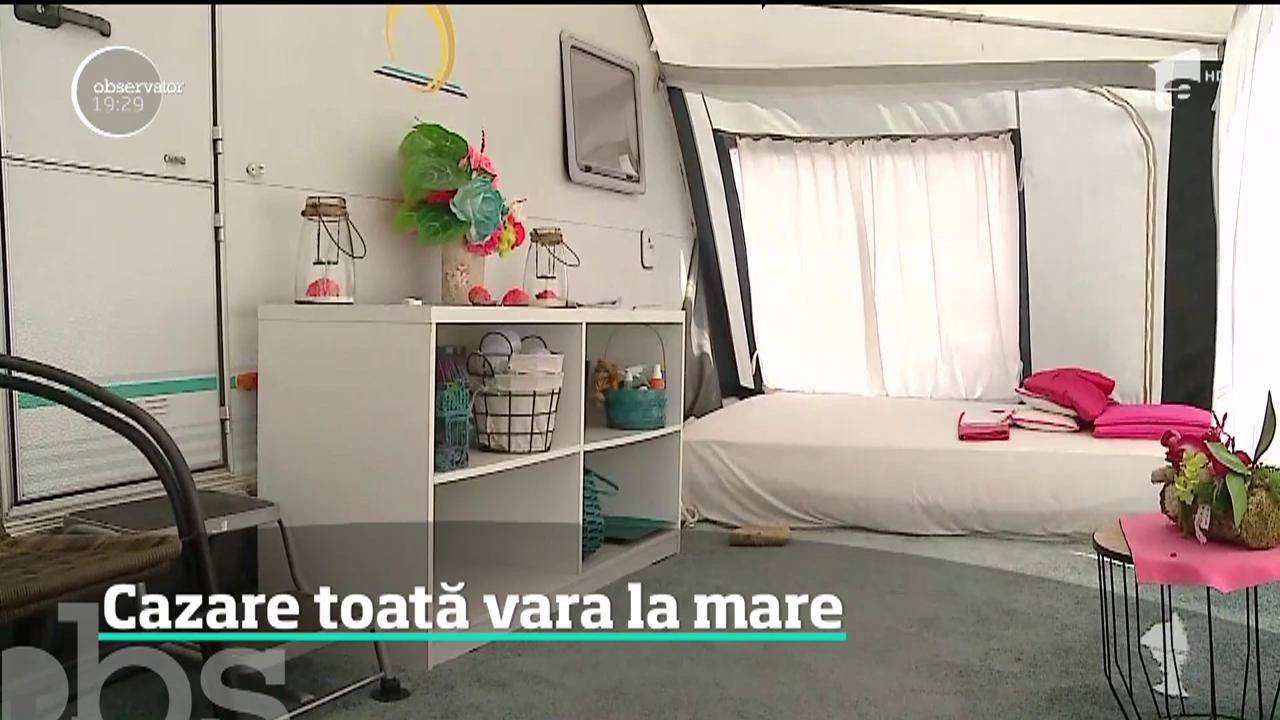 Tot mai mulţi rom&acirc;ni merg cu rulota la mare