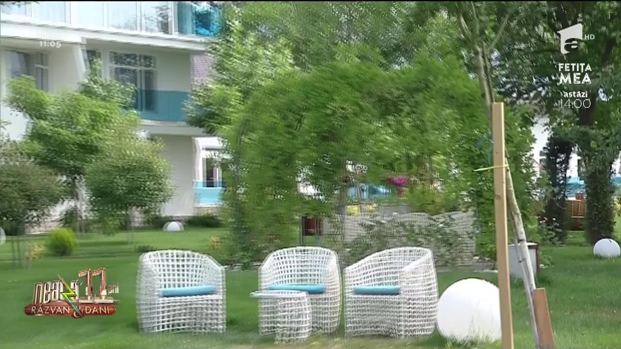 Neatza cu Răzvan și Dani. Dani Oțil a surprins-o, &icirc;n ipostaze sexy, pe Gazela de Instagram: Vezi că ți s-a desfăcut costumul