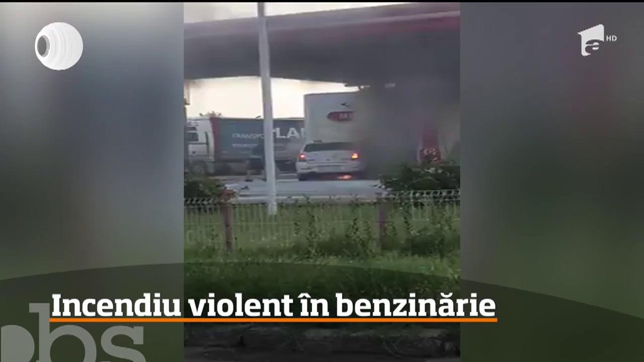 Momente critice &icirc;ntr-o benzinărie din Galaţi, după ce o maşină s-a aprins ca o torţă