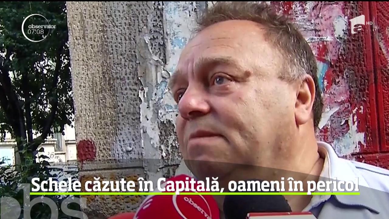 Pericol uriaş &icirc;n Capitală! Două schele s-au desprins de pe faţadele clădirilor şi au căzut &icirc;n urma unei furtuni violente