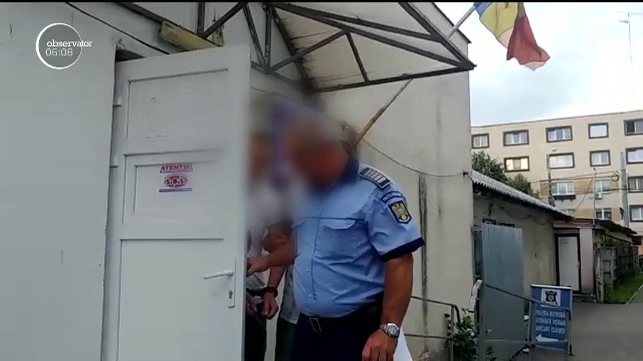 Un poliţist local din Piteşti a fost reţinut pentru abuz &icirc;n serviciu şi lipsire de libertate, după ce ar fi reţinut un bărbat şi l-ar fi agresat