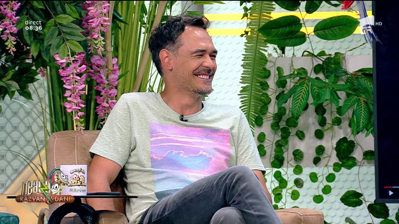 Smiley News - Neatza cu Răzvan și Dani. Rom&acirc;nia, campioană mondială la handbal feminin pe teren de fotbal!