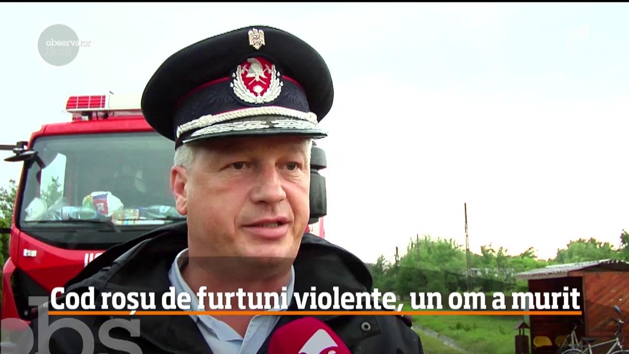 Cod roșu de furtuni violente &icirc;n mai multe județe din Rom&acirc;nia. Un om a fost lovit de trăsnet și a murit pe loc