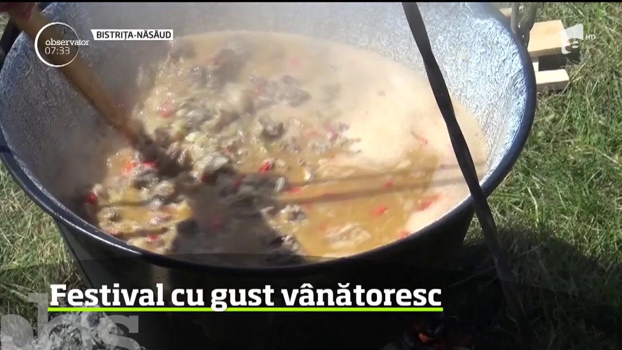 Răsfăţ culinar &icirc;n Bistriţa-Năsăud. Zeci de v&acirc;nători din Ardeal s-au &icirc;ntrecut &icirc;ntr-un concurs savuros
