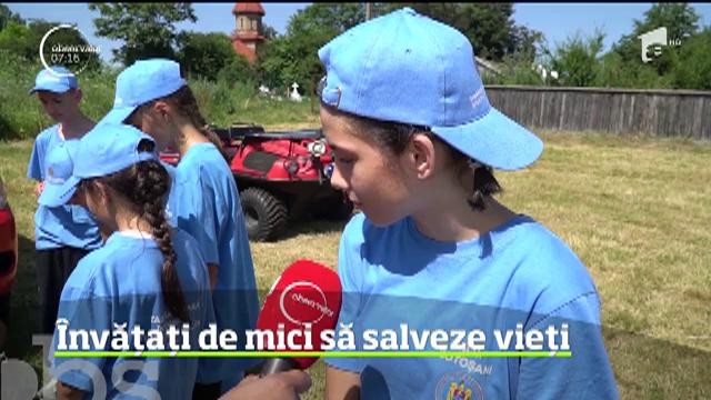 Să salvezi vieţi e o misiune pe c&acirc;t de nobilă, pe at&acirc;t de grea şi de riscantă. 50 de copii s-au &icirc;nscris &icirc;ntr-o tabără organizată special