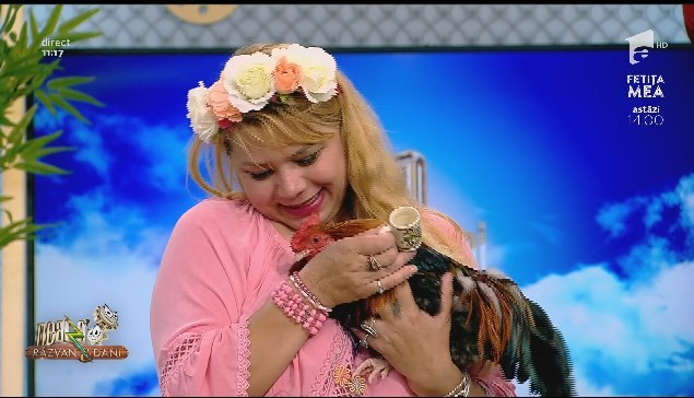 Mariana Calfa c&acirc;ntă cu cocoșul &icirc;n brațe, la Neatza cu Răzvan și Dani! Ascultă aici melodia Eu sunt moldoveancă