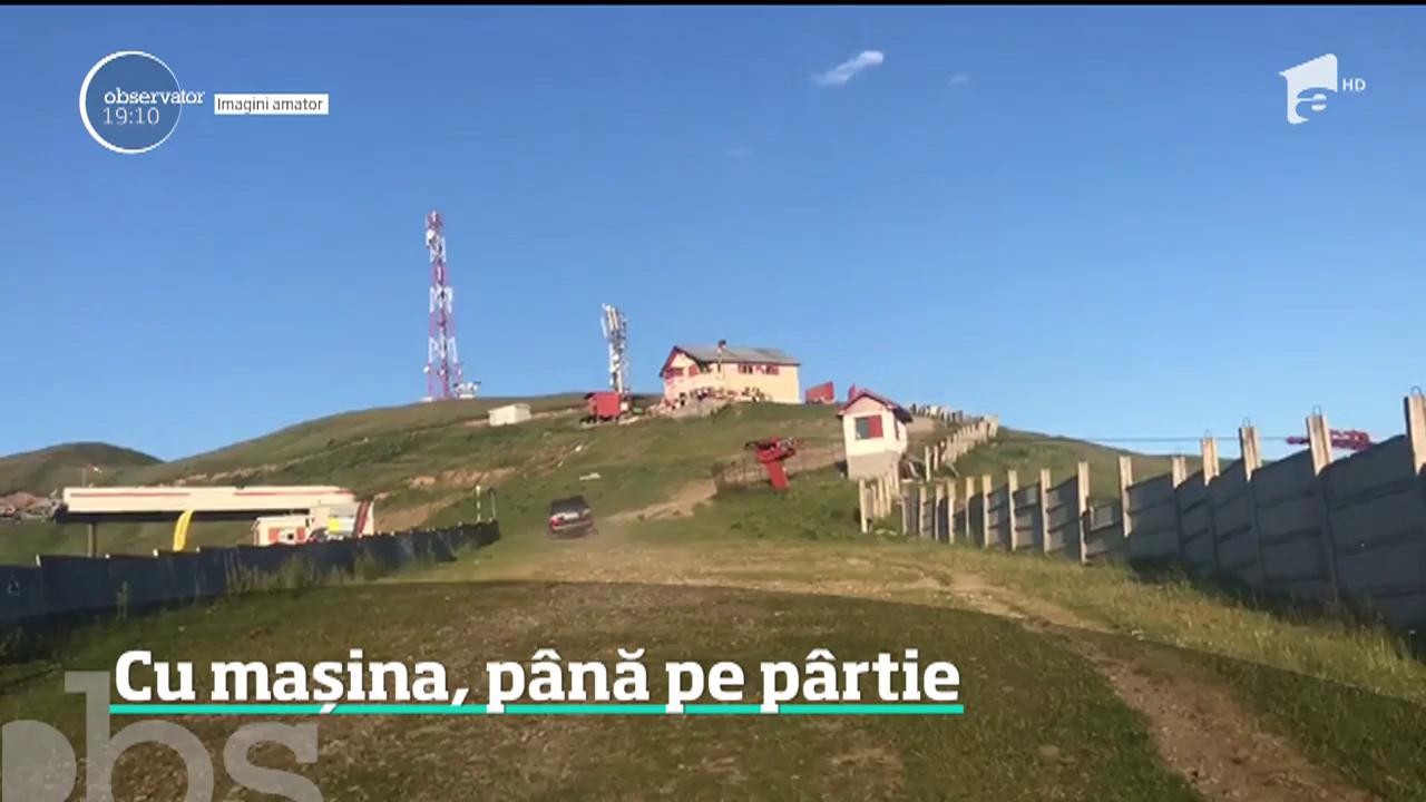 Un bărbat a intrat cu maşina pe p&acirc;rtia Sorica, din Azuga
