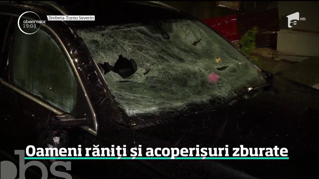 Oameni răniţi şi acoperişuri zburate. Vijeliile de cod roşu au dat alarma &icirc;n jumătate de ţară