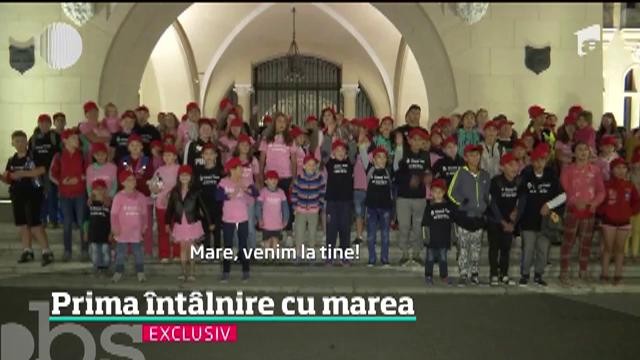 Imagini emoţionante. Bucuria a 200 de copii au ajuns pentru prima oară &icirc;n viaţa lor la mare