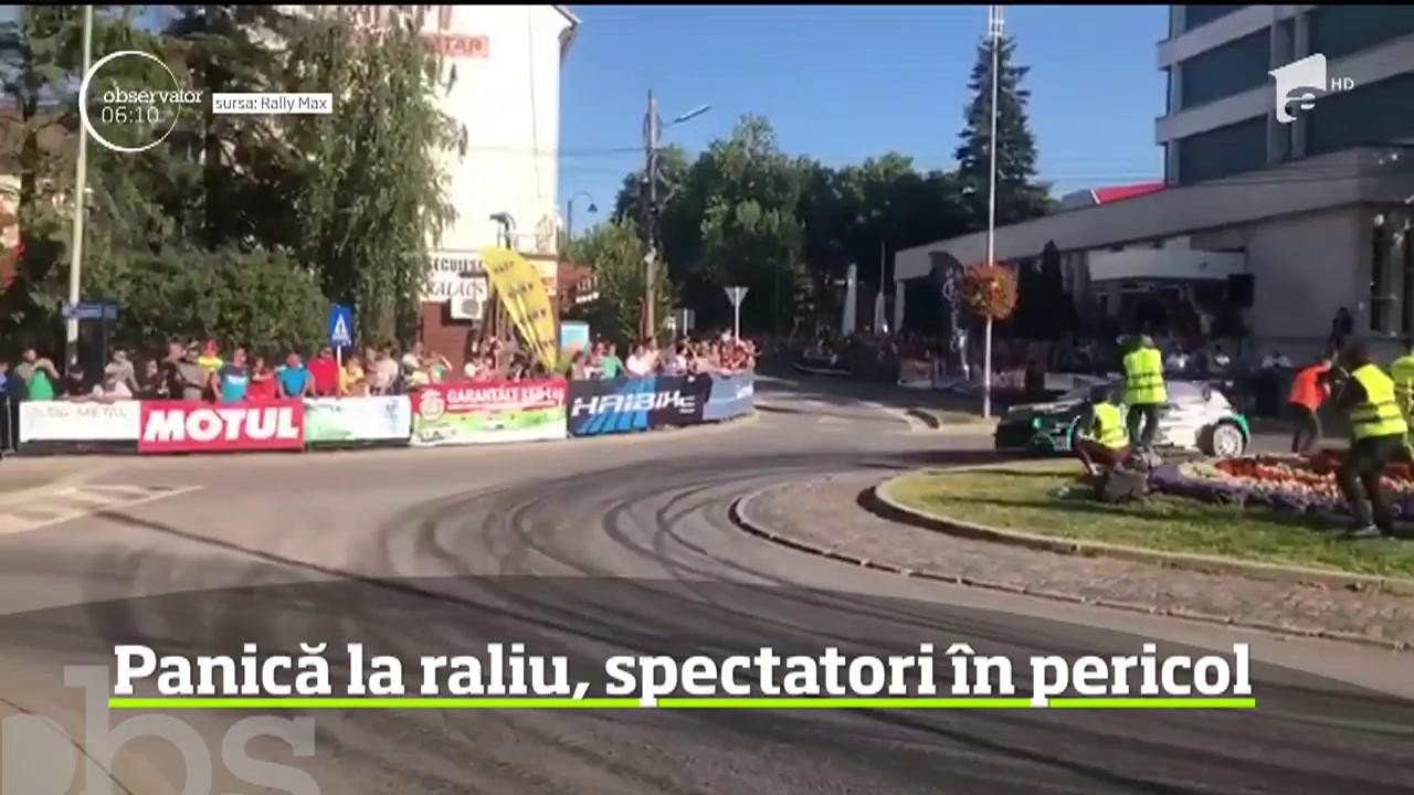 Panică la Raliul Harghitei, spectatori &icirc;n pericol. Un cauciuc s-a desprins de pe una dintre maşinile de curse