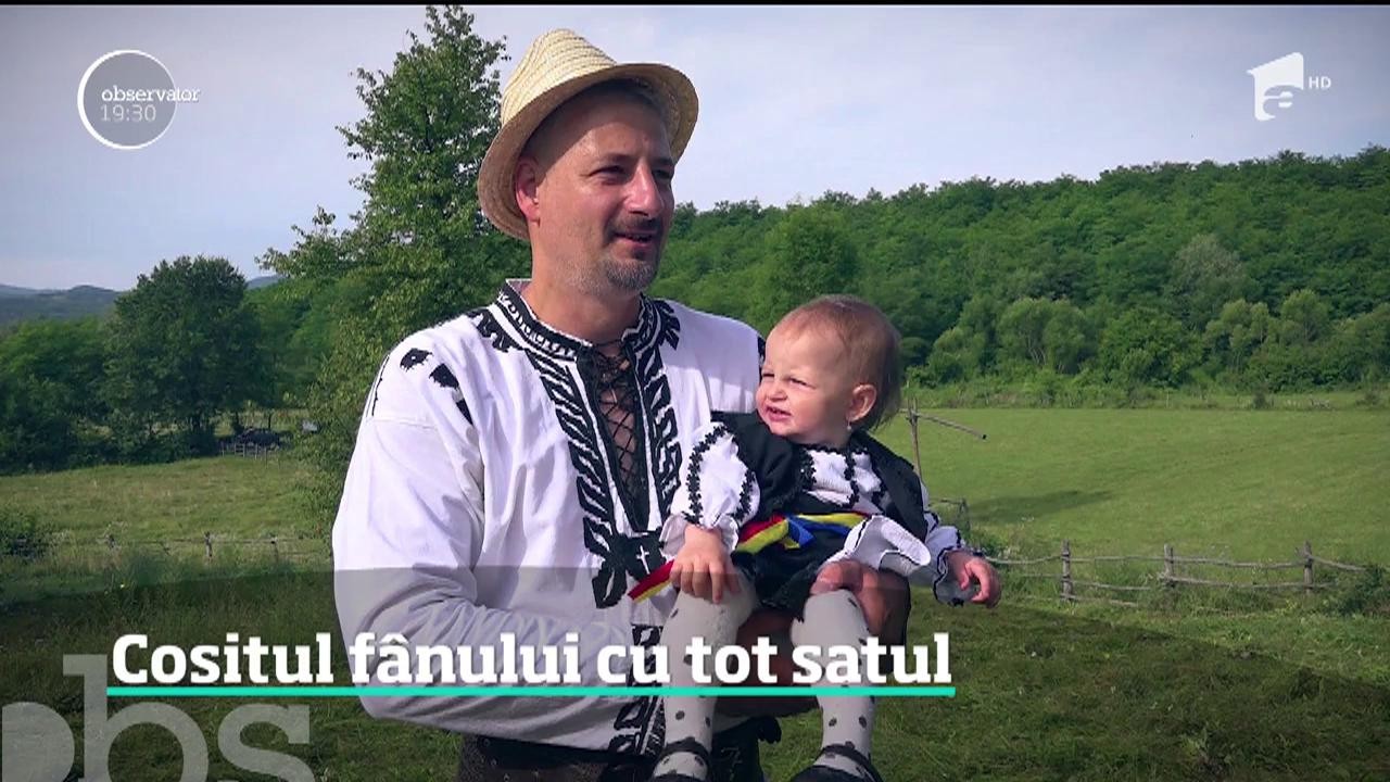 Cositul f&acirc;nului cu tot satul. &Icirc;ntr-o localitate din judeţul Hunedoara str&acirc;nsul f&acirc;neţului se face după reguli străvechi