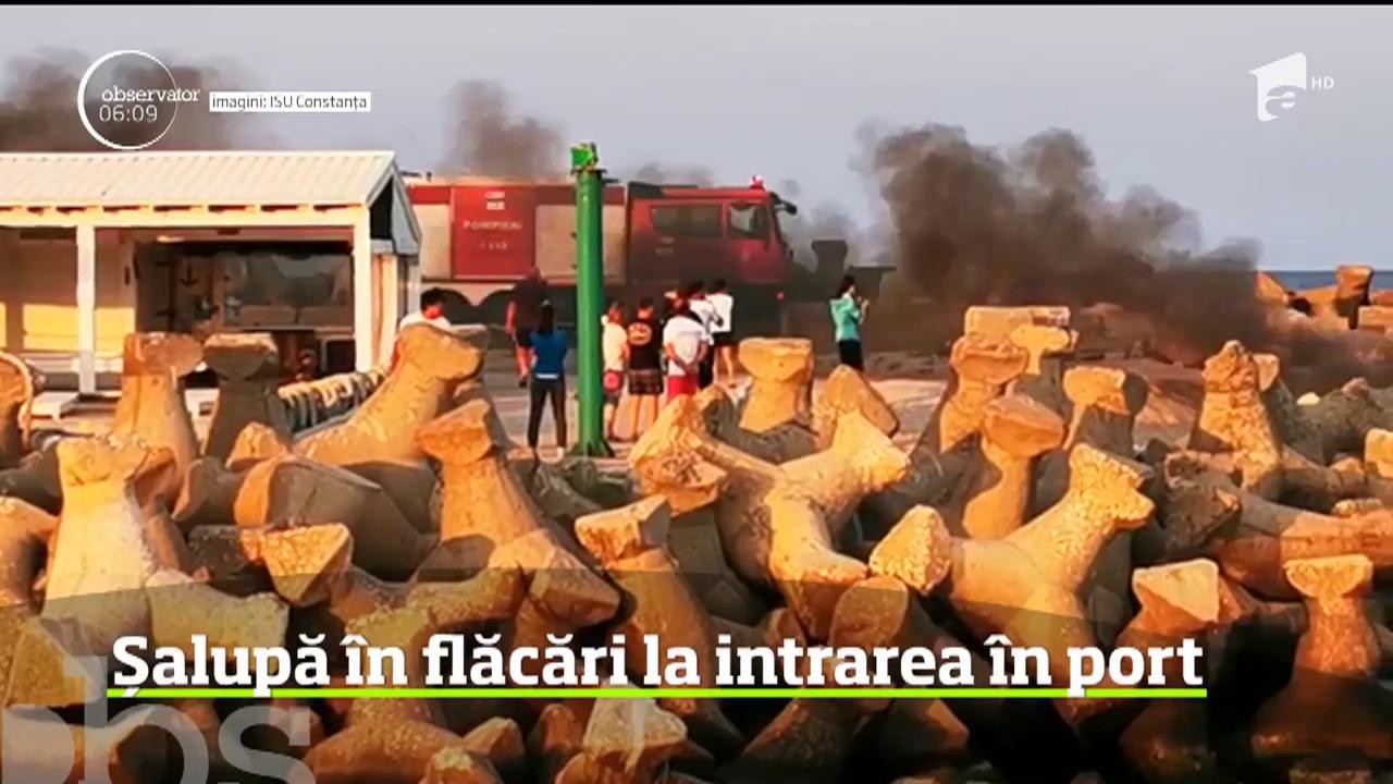 Panică pe malul mării, &icirc;n Eforie Nord. O şalupă s-a aprins ca o torţă la intrarea &icirc;n port
