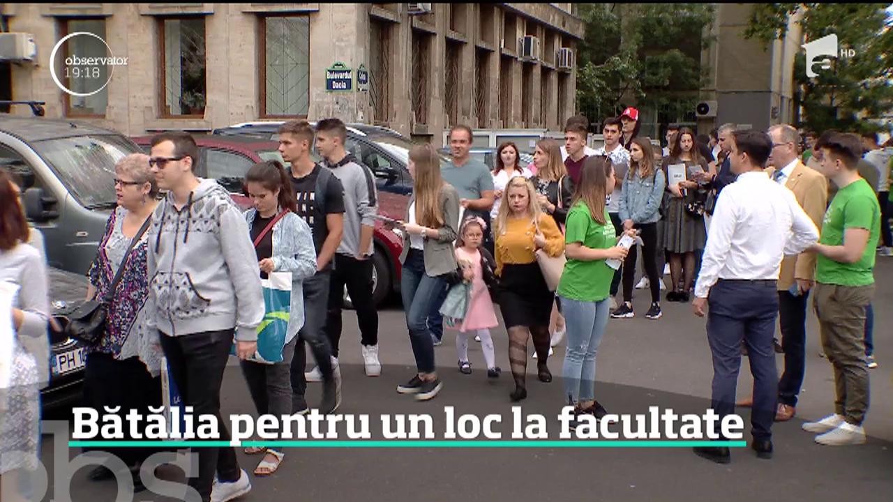 Să devii student cere sacrificii! &Icirc;n prima zi de &icirc;nscriere la facultăţi, mii de tineri au dat testul răbdării, la cozile interminabile