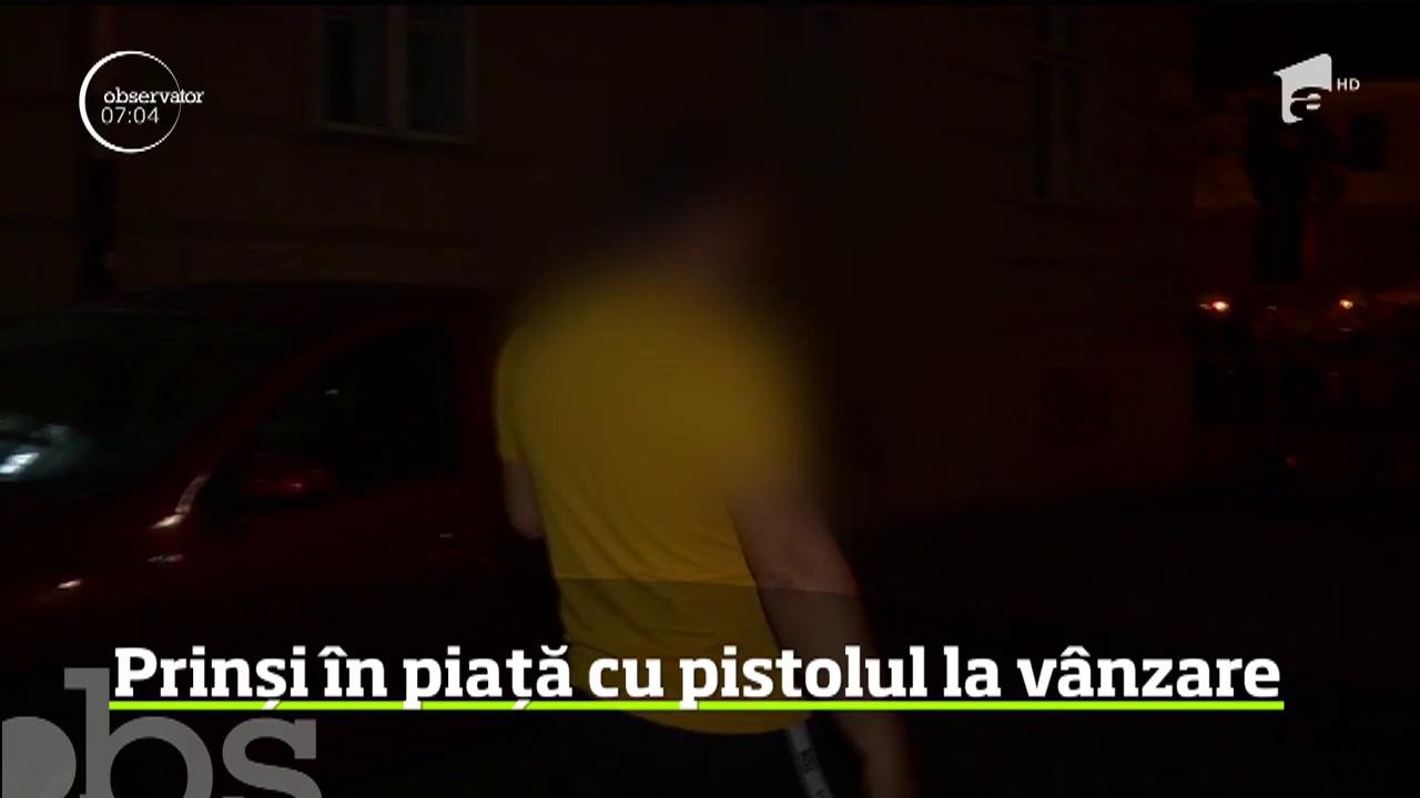 Au vrut să se &icirc;mbogăţescă din v&acirc;nzarea unui pistol, dar au ajuns pe m&acirc;na poliţiştilor, prinşi &icirc;n flagrant