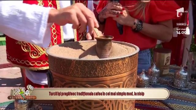 Cum se prepară faimoasa cafea turcească la nisip